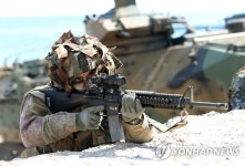 적 조준하는 뉴질랜드 병력