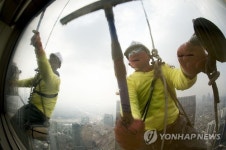 수출확대 기원 무역센터 봄맞이 대청소