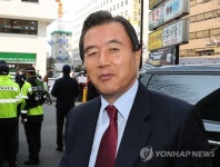 새누리 당사 들어서는 홍문표