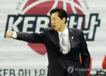 작전 지시하는 박종천 감독