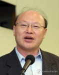 인사말 하는 정일용