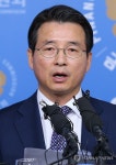 ISA 점검 TF 회의 결과 브리핑하는 김용범 사무처장