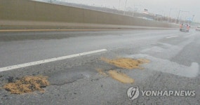 김포한강로 16.3㎞ 곳곳 누더기