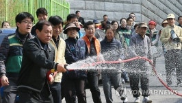 소방훈련하는 두레마을 주민들