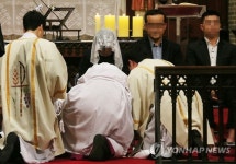 여성 대상 첫 발 씻김 예식