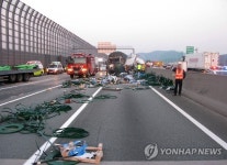 경부고속도 도동분기점 추돌 사고…부산방면 8㎞ 정체
