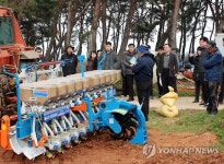 영농 기계화…정읍시 농로 확장·포장