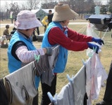 시민의 마음으로 아픔 보듬어요…세월호 유류품 세탁