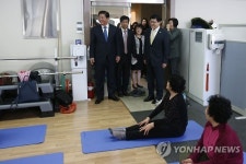 건강생활지원센터 찾은 정진엽 장관