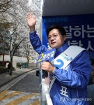 <총선> 홍익표 '여러분 잘 부탁드립니다'