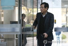 음주측정 거부 조원동 전 청와대 경제수석 공판 출석