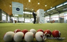 <총선> 사전투표소로 깜짝 변신한 게이트볼장