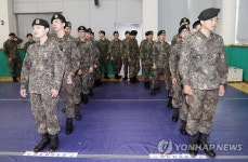 <총선> 오와 열 맞춰 투표