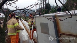 넘어진 선거 유세차량