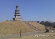 구조 안전진단 받는 국보 6호 충주 중앙탑