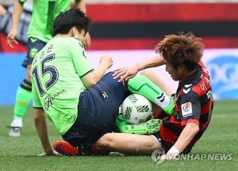 '심동운 극장골' 포항, 전북과 극적인 무승부