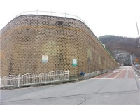 무너질까 조마조마…9ｍ 높이 초등학교 옹벽 안전 최하 등급