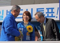 <총선> 인사 나누는 김종인 송태호