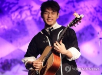 기타가 어울리는 샘김