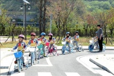 <카메라뉴스> 자전거 안전운전 하세요