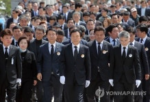 손학규계, 4·19 참배 대거 회동