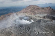日강진에 아소산 분화구 주변단층도 어긋났다…마그마 자극하나