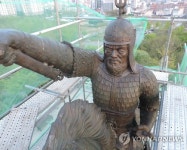 말끔해진 김유신 장군 동상