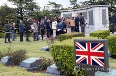 부산UN공원 찾은 세계평화기자단