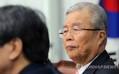 김종인, 양승조 비대위원 발언 경청