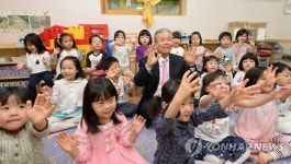 어린이집 방문한 김종인