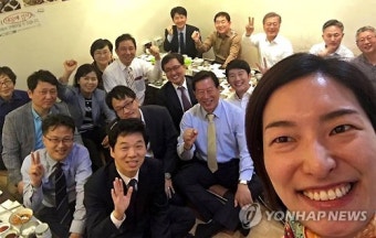 문재인, 더민주 영입인사와 즐거운 오찬