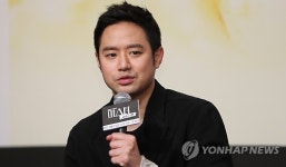 인사말하는 천정명