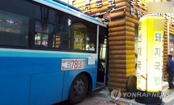 마산역 주변 식당에 버스 돌진