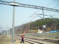 기차 세운 까치집 올해만 6천개 제거…시간당 두 개도 생겨