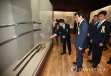 충무공 기념관 방문한 황교안 총리
