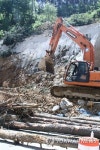 복구 분주한 거제 아파트 산사태 현장