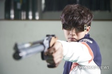 과녁 조준하는 김청용