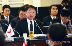 발언하는 유일호