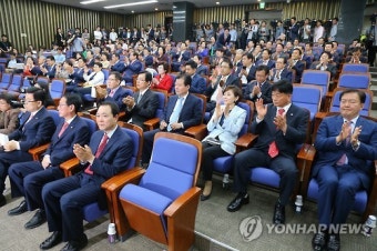 與 당선인 총회…비대위·전대시기 놓고 계파간 공방 예고