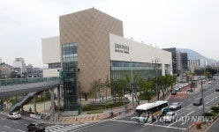 개점 앞둔 김해여객터미널 내 신세계백화점·이마트