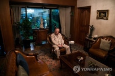 자택의 김종필 전 총리