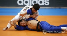 공격당하는 왕기춘