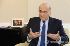 트럼프 외교보좌역 파레스 4단계 대북접근법 첫 제시