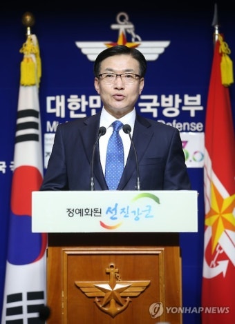 브리핑하는 문상균 국방부 대변인