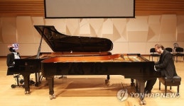 감성 연주 vs 정확한 연주…인간-로봇 피아노 배틀