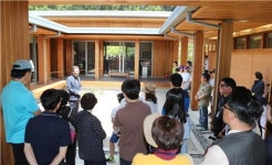 盧 전 대통령 서거 7주기 맞아 봉하마을 참배객 북적