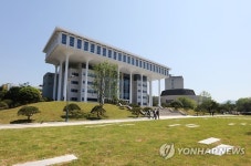 전남대 대강당 41년 만에 새 단장