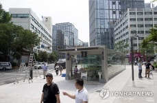 종로구청 앞까지 연결된 광화문역 출구