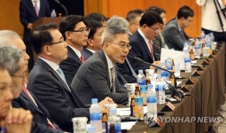 인사말하는 금융산업사용자협의회 하영구 회장
