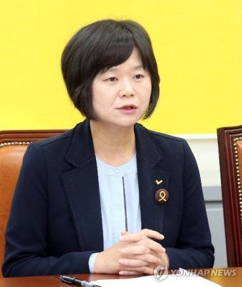 정의당 당선인 총회, 발언하는 이정미 당선인
